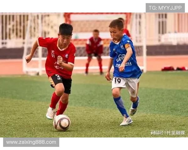 中国足球明星的魅力与帅气风采展现于绿茵场上的精彩瞬间