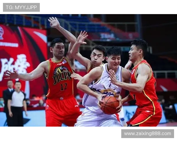 重庆篮球队以53分领跑杯赛积分榜展现强劲实力和夺冠希望